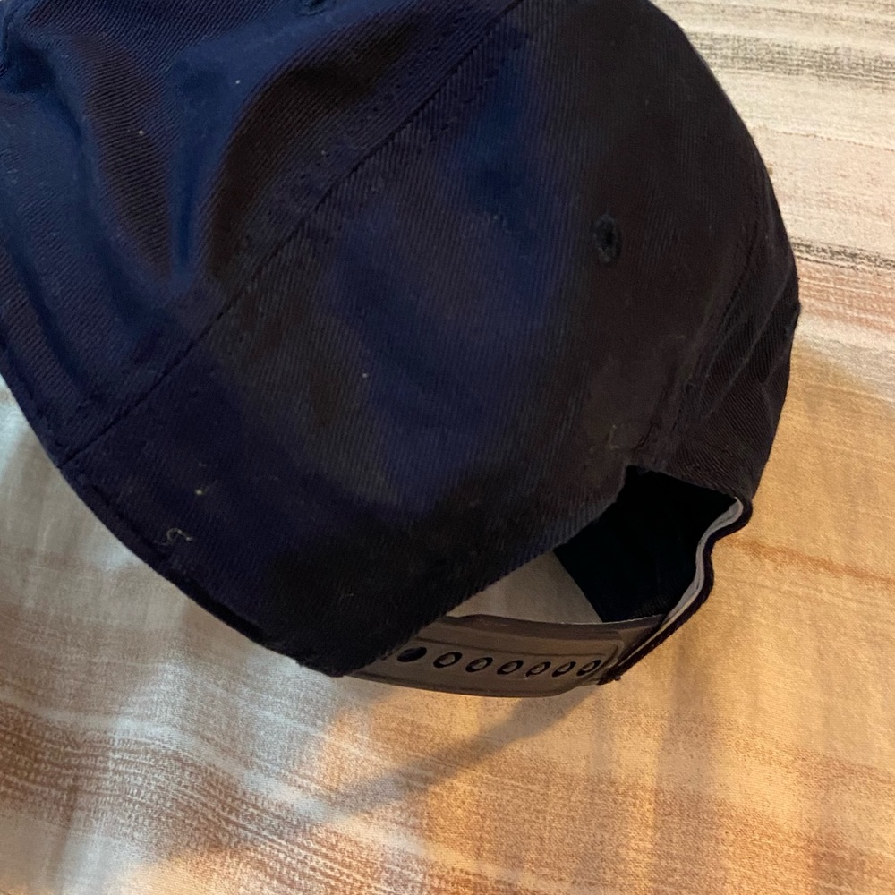 Cap (Calvin Klein) - Picture 3 of 3